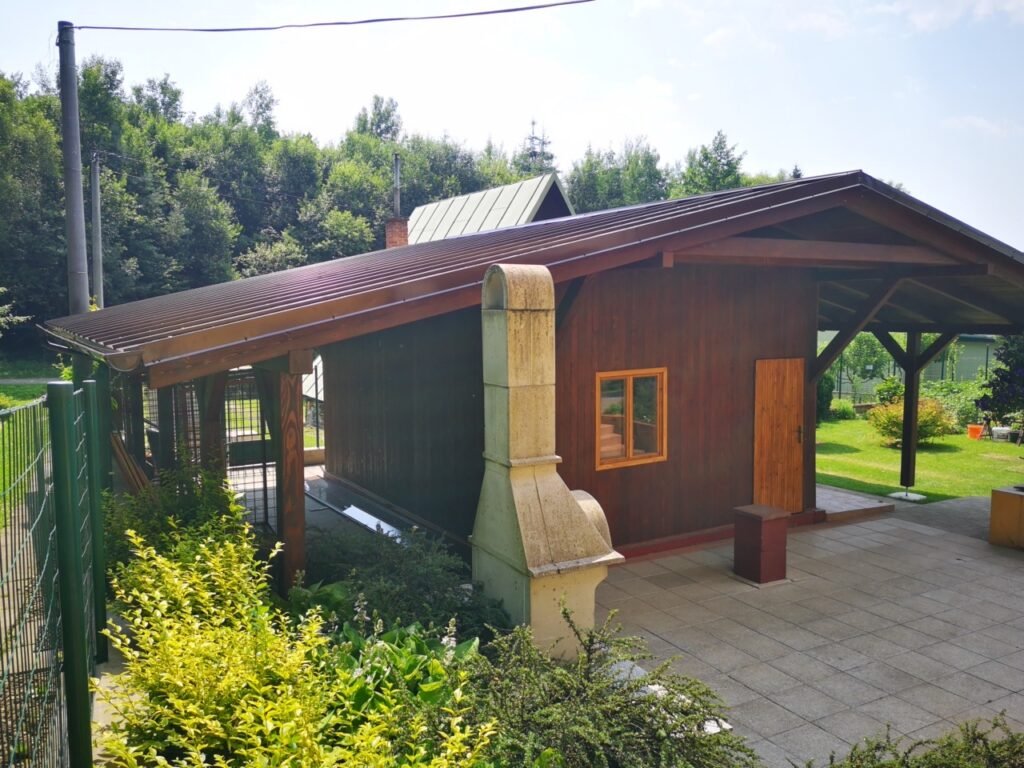 Veľký záhradny domček, hobľovaný frezovaný, brúsený a maľovaný krov
